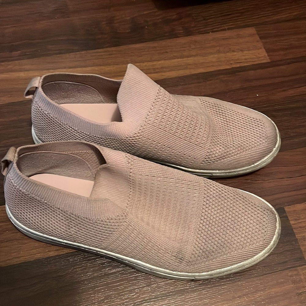 Casual sneakers